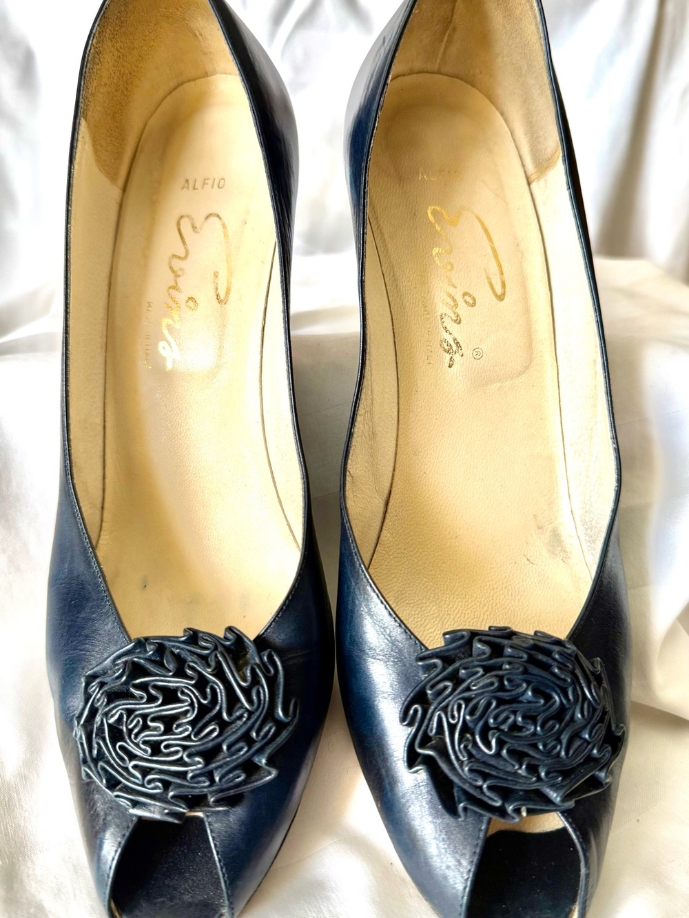 Vintage EVINS Navy Leather Peep Toe Rosette Pumps Italy 70’s/80’s Luxury - Rare